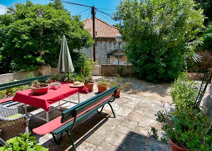 Apartment Gradac With Garden Next To Beach And Old Town