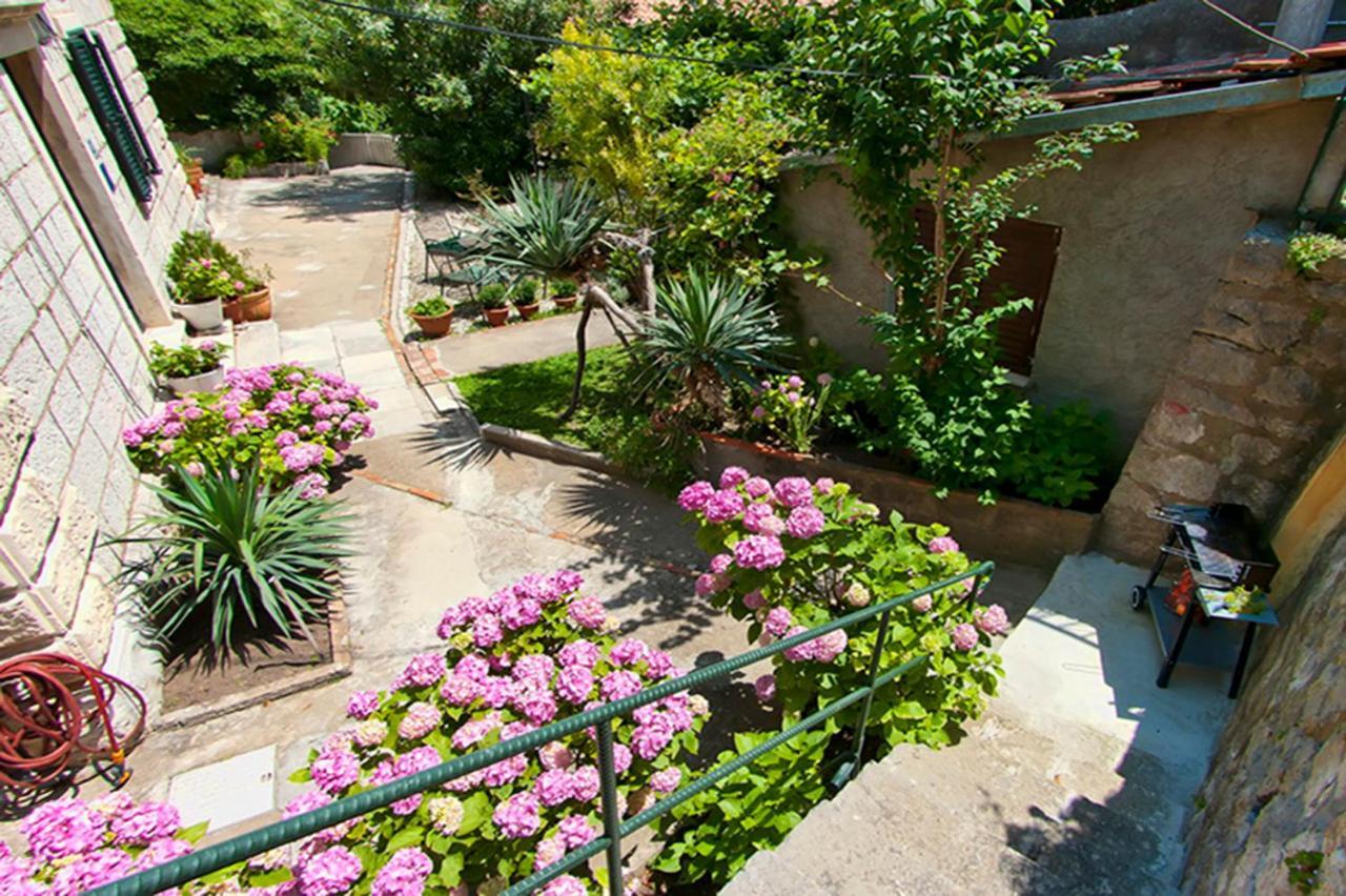 Appartement Gradac With Garden Next To And Old Town Dubrovnik