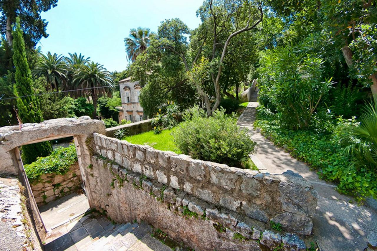 Gradac With Garden Next To And Old Town Apartamento